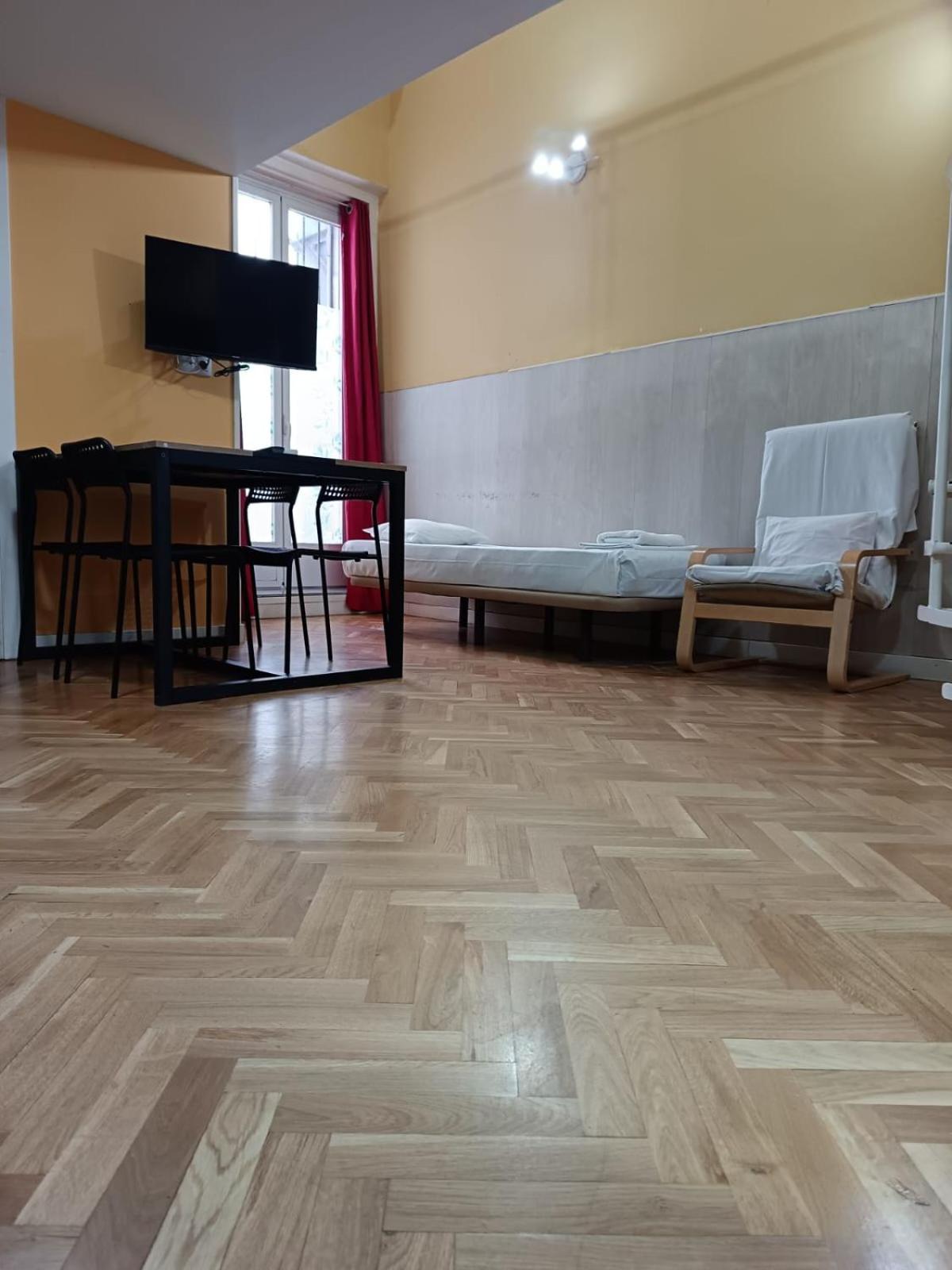 Apartamentos Sol Mayor Madrid Esterno foto