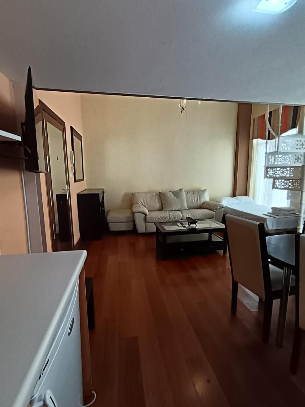Apartamentos Sol Mayor Madrid Esterno foto